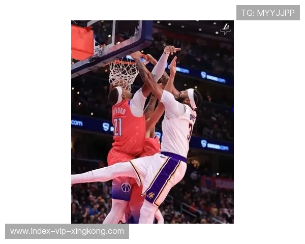 安东尼·戴维斯内线霸主，湖人防守无懈可击