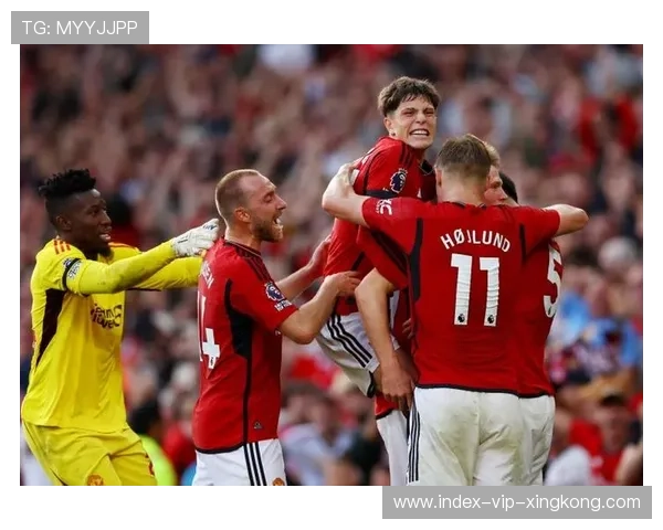 曼联快速倒三角配合，加纳乔劲射建功