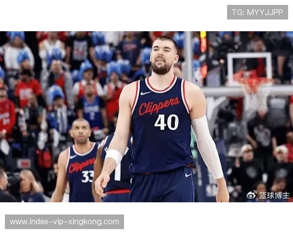 快船祖巴茨护筐稳，禁区对抗不吃亏